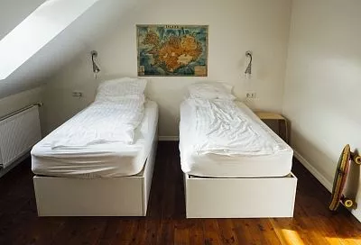 Эту ошибку вы не просите сами себе никогда: почему не стоит размещать спальню в мансарде или комнате со скошенным потолком