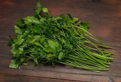 Пять видов зелени, которые помогут выглядеть моложе