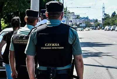 Неплательщицу алиментов из Горячего Ключа отправили на обязательные работы за долг в 1,6 млн 