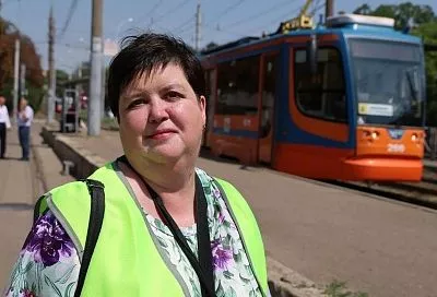В Краснодаре кондуктор трамвая помогла найти пропавшего ребенка