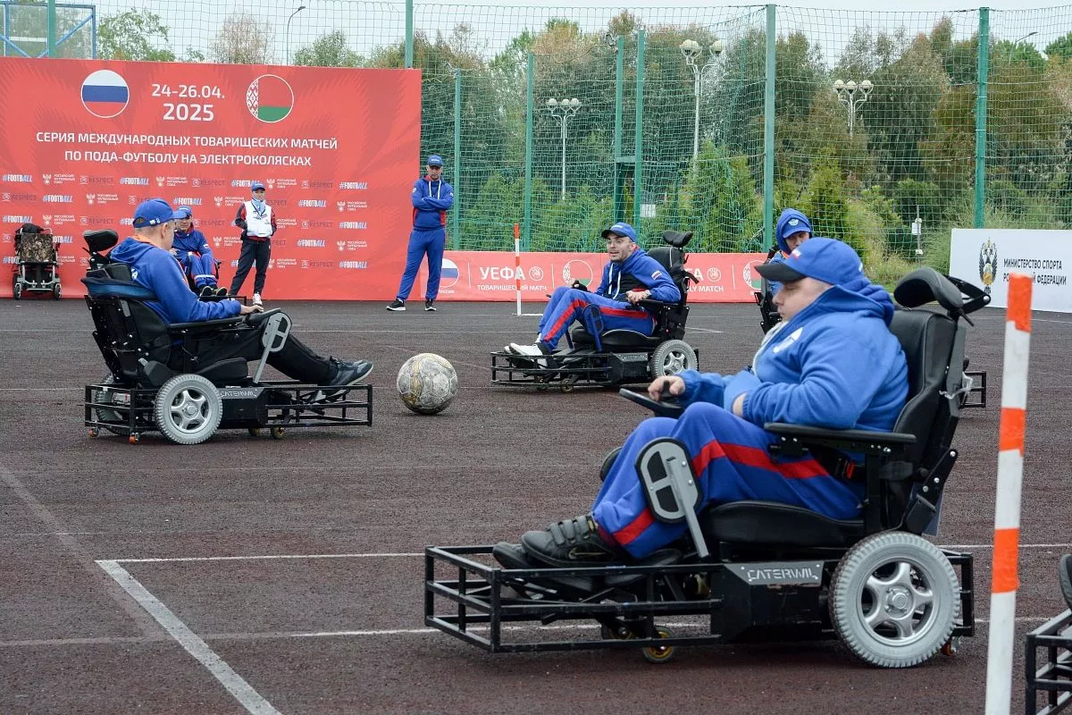 Футбол на электроколясках - одна из самых популярных дисциплин среди параспортсменов.