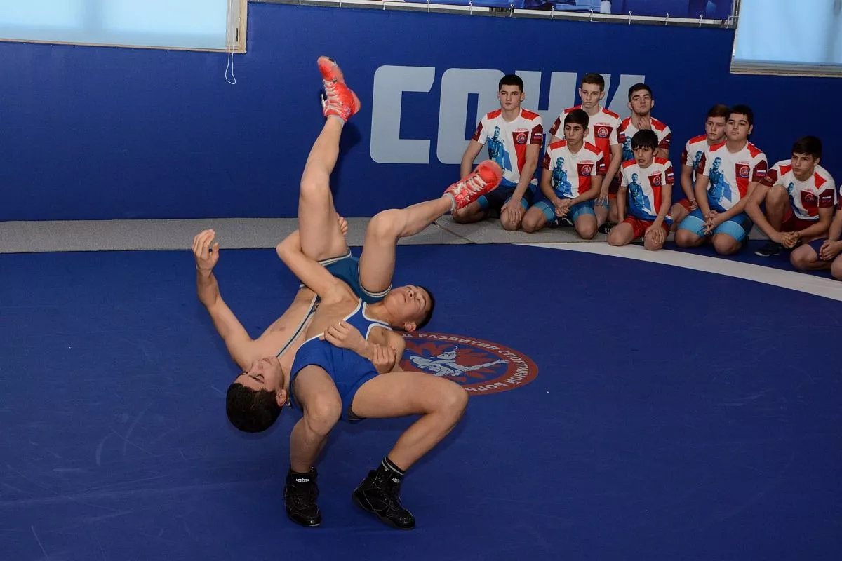 Первые ученики уже опробовали новый зал. Первые ученики уже опробовали новый зал.