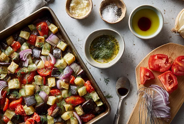 Как запечь овощи с ароматной заправкой: чеснок, соевый соус и уксус
