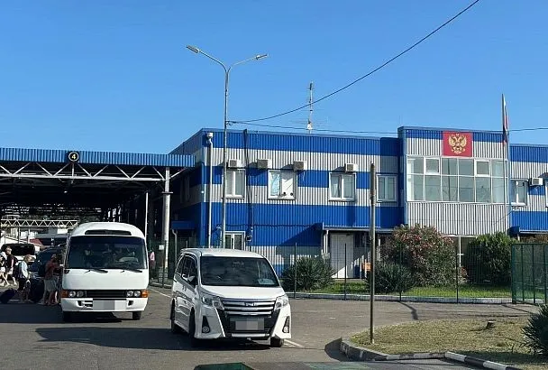 Свыше 8 млн человек пересекли российско-абхазскую границу через Сочи за 9 месяцев 