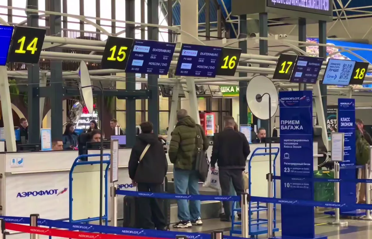 Около 140 рейсов планируют обслужить в аэропорту Сочи до конца суток