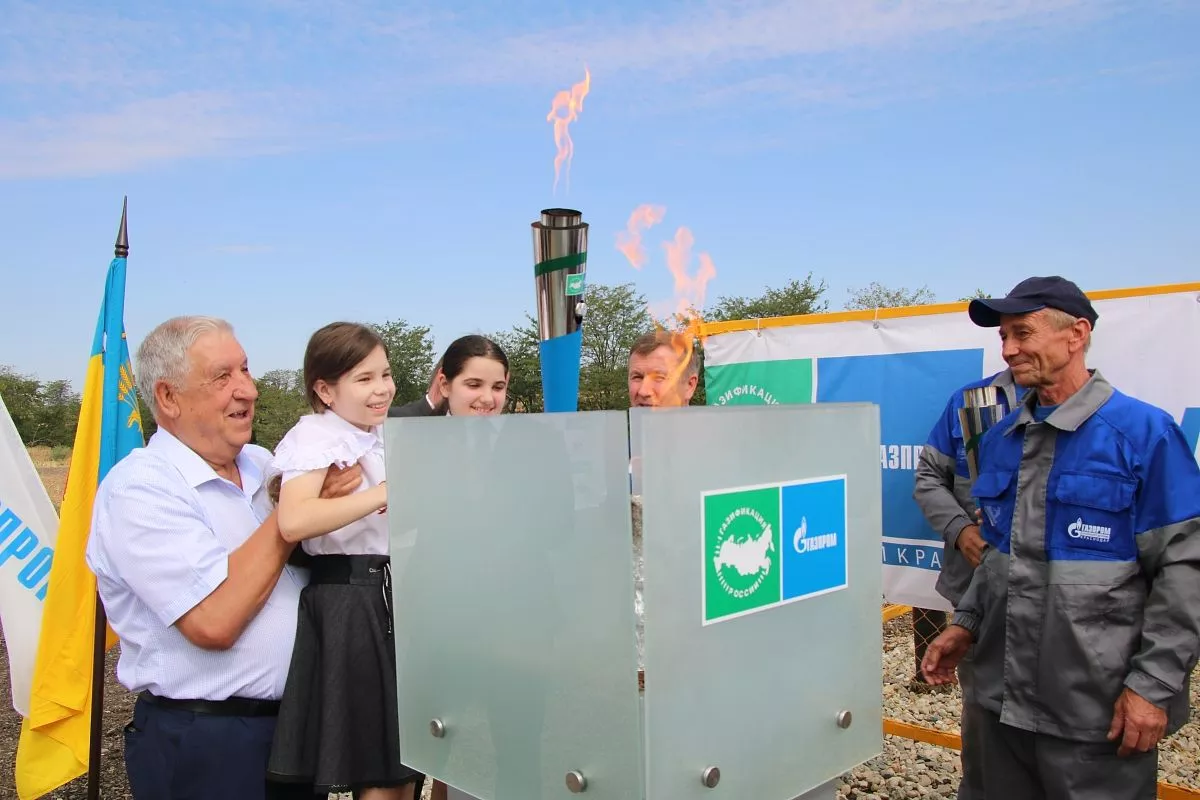 В поселке Зорька состоялись пуск распределительных газопроводов и долгожданное подключение потребителей по программе догазификации.