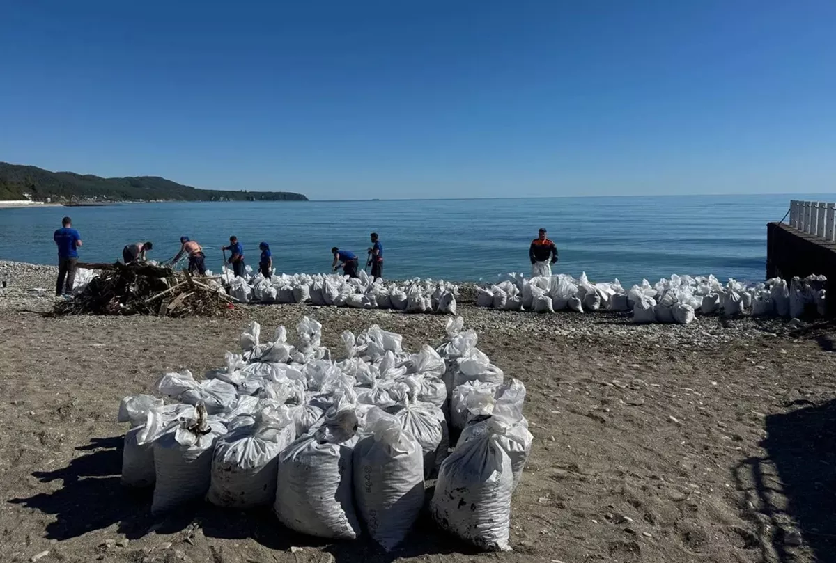 Более трех тысяч кубометров загрязненного нефтепродуктами грунта собрали в Туапсе