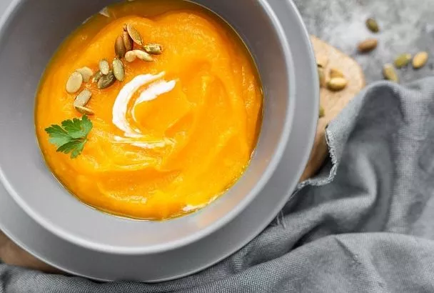 По версии моего сына, это самый вкусный и питательный суп-пюре на свете - тыквенный с курицей