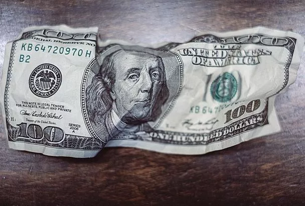 Курс на 90? Что будет с долларом в августе и где купить валюту в России