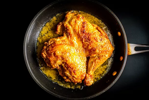 Курица по Высоцкому, но по-Обломовски: рецепт с характером, перцем и сметаной