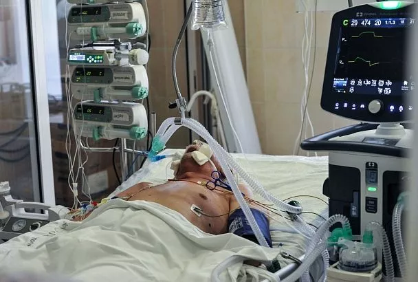 «Жалею, что не привился!»: фоторепортаж из «красной зоны» ковид-госпиталя