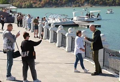 Майкоп, Каменномостский и Абрау-Дюрсо вошли в топ-10 популярных направлений для трехдневного отдыха в сентябре