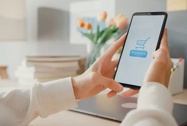 «Нажала случайно»: кассационный суд защитил родителей от неосознанной покупки через их аккаунт