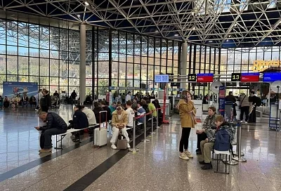 Вылеты 14 рейсов задерживаются в аэропорту Сочи после временных ограничений