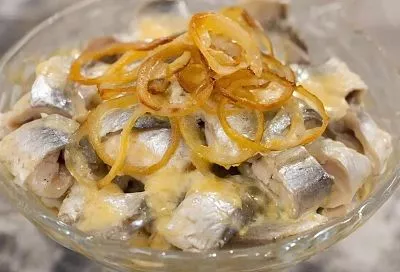 Норвежский салат из сельди вместо "Шубы": пикантный, лёгкий и необычный — за 20 минут к празднику