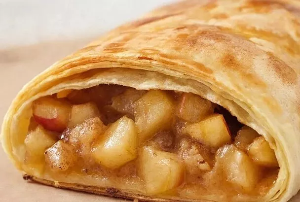 Ленивый штрудель из лаваша за 15 минут: промазал, свернул — стал хрустящий с карамельной начинкой