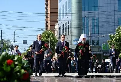 Губернатор Вениамин Кондратьев возложил цветы к Вечному огню в Краснодаре