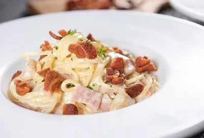 Именно так знакомый повар советовал готовить дома пасту карбонару. Попробовала и все получилось!