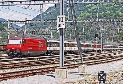 Каждому, кто купил билет на нижнюю полку в поезде, нужно знать этот секрет приятной поездки в поезде и на своем месте