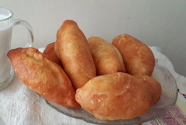 Свекровь считает меня умелой хозяйкой, потому что пеку пирожки к ее приходу, даже если они предупредила всего за час