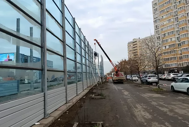Шумозащитные экраны устанавливают на участке реконструкции на Западном Обходе Краснодара