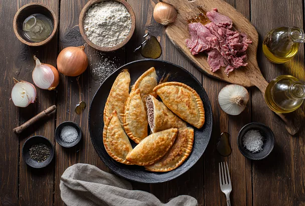 Горячие чебуреки дома: тот самый сок внутри и хруст снаружи