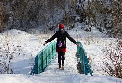 Даже в сильный мороз гуляют по часу на улице, а ноги всегда теплые! Муж-рыбак подсказал, как защитить ноги от замерзания