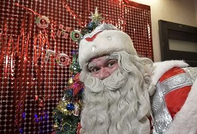 Дед Мороз поздравил россиян с Новым годом