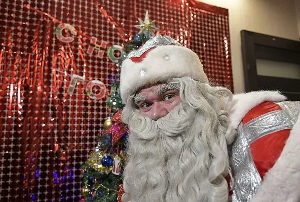 Дед Мороз поздравил россиян с Новым годом