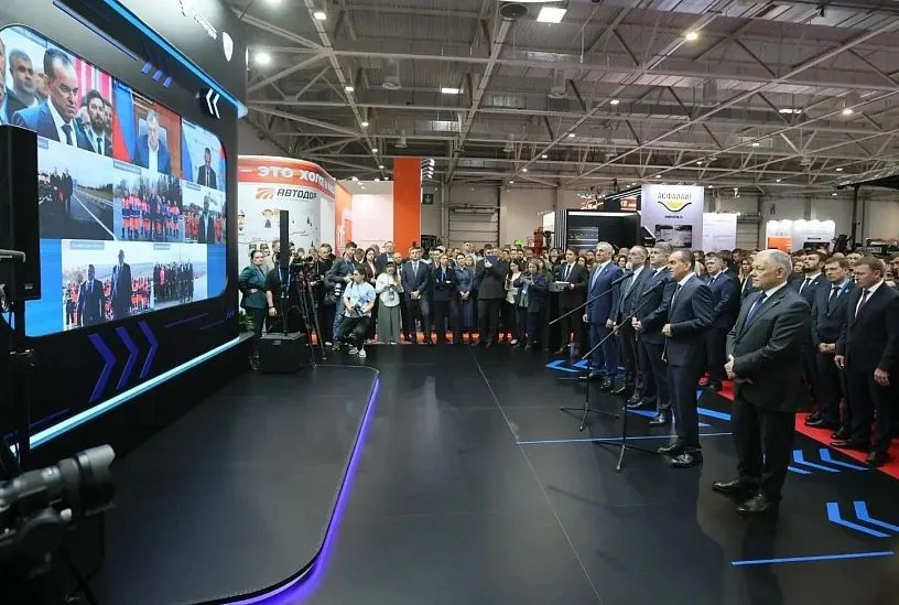 Марат Хуснуллин дал старт движению по отремонтированной дороге в Выселковском районе