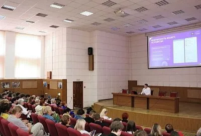 В Краснодаре провели урок по защите от кибермошенников для старшего поколения