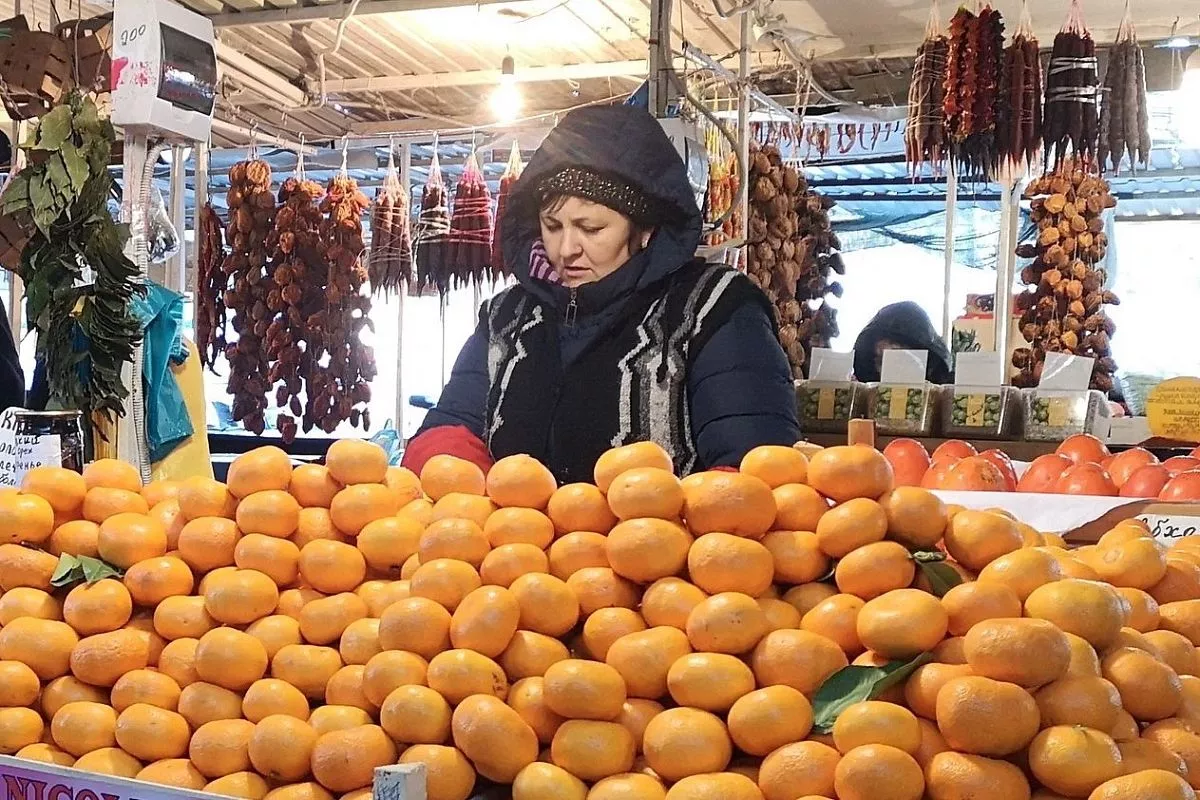 Не стоит верить продавцам, лучше попробовать мандарин самому.