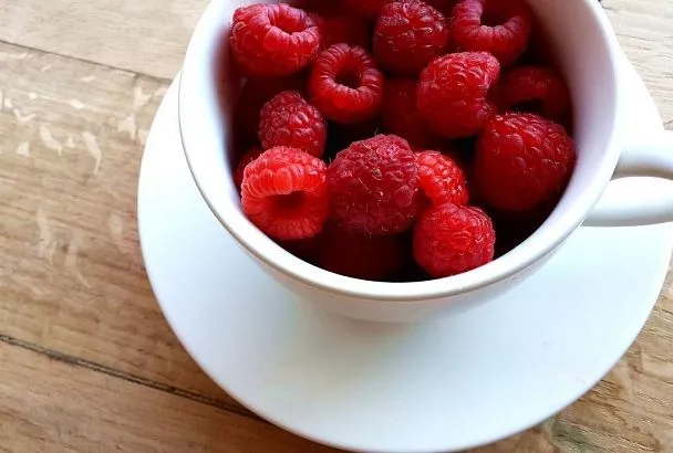 Муж говорит, что мое малиновое варенье - самое вкусное. А все потому, что добавляю в него «секретный» ингредиент