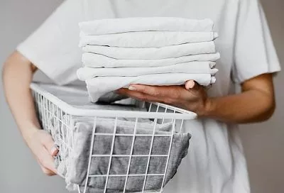 Как без лишних хлопот вывести желтые пятна с белого постельного белья из старых запасов