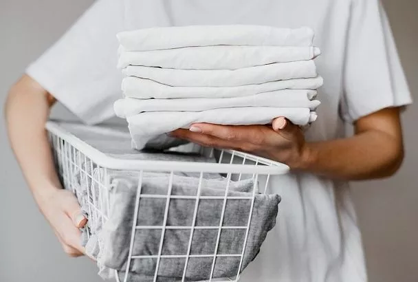 Как без лишних хлопот вывести желтые пятна с белого постельного белья из старых запасов