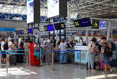 Три ушедших на запасные аэродромы самолета вернулись в Сочи