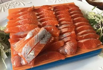 Сделай сам и угости других: как недорогую горбушу «превратить» в «семгу» - царицу праздничного стола