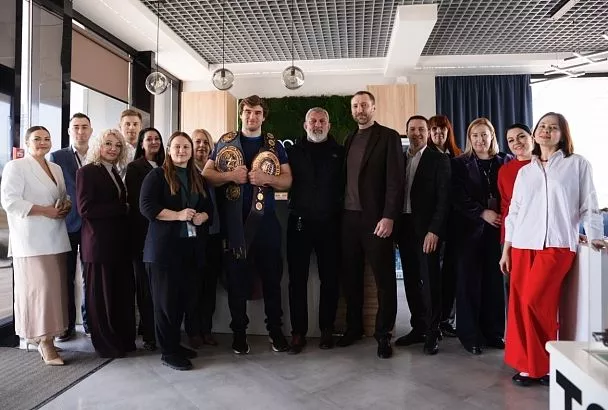 В «Родных Просторах» будет жить чемпион: Точно ДОБРО подарил Давиду Сурову квартиру в Краснодаре