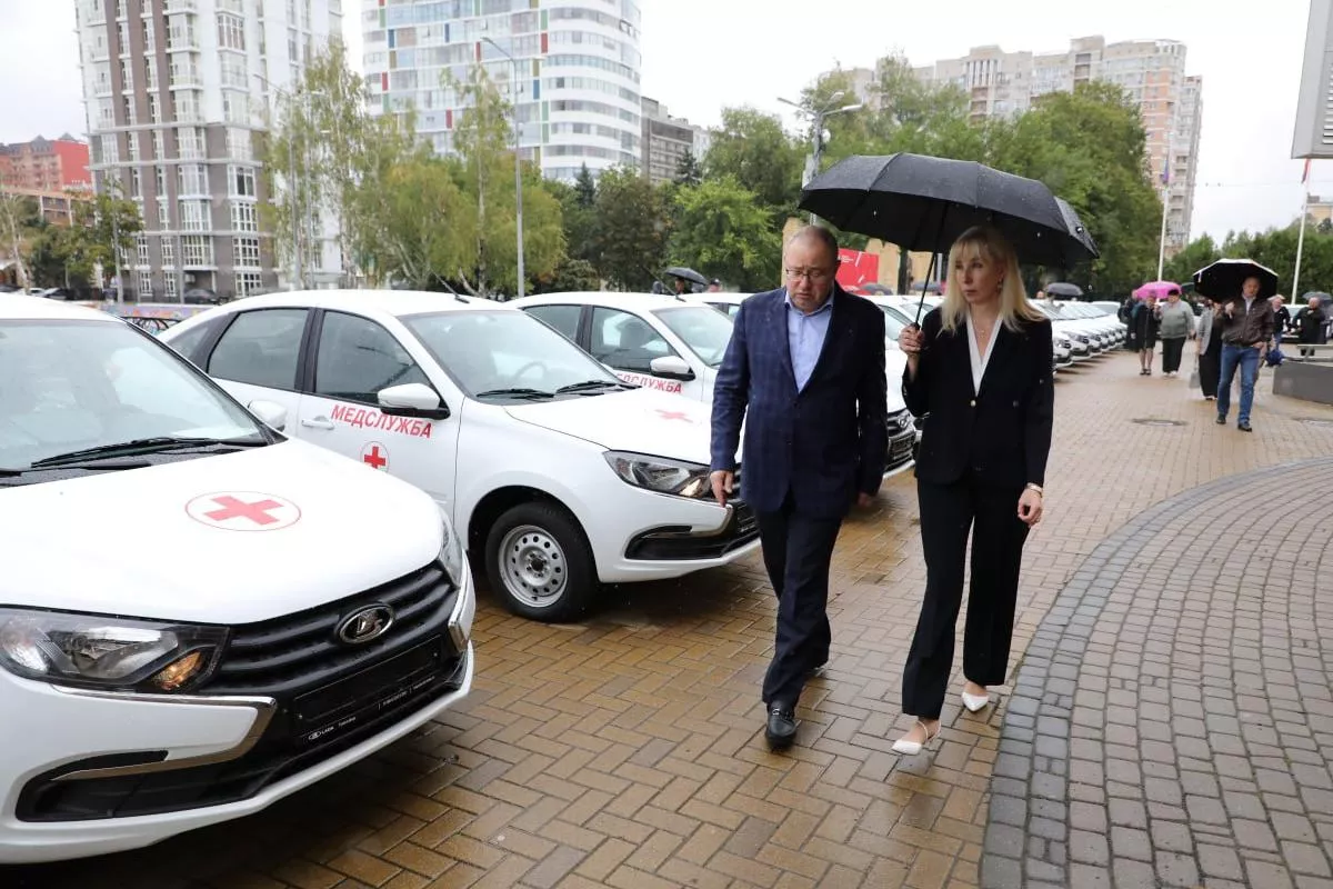 Медучреждения Краснодарского края получили 73 новых легковых автомобиля