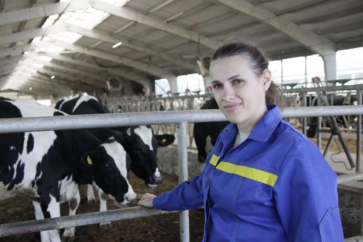 Зоотехник-селекционер Лилия Вишневецкая занимается подбором быков-производителей и экспертизой маточного поголовья племенных животных. 