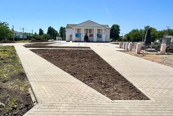 Зеленую зону в Белореченском районе благоустраивают по нацпроекту