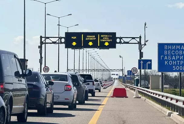 Пробка у Крымского моста со стороны Керчи снова растет