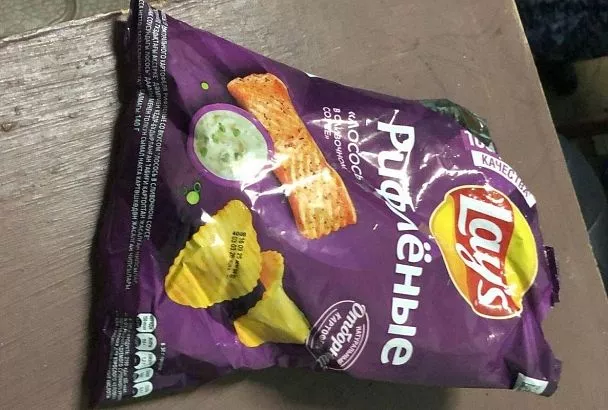 Lay's с сюрпризом: на Кубани пытались передать в колонию мобильники в пачке с чипсами