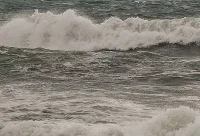 Пятибалльный шторм с 3-метровыми волнами ожидается в море в Сочи