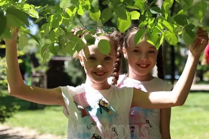 Катерина и Наталия Денисенко, 11 лет