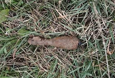 Житель Кубани копал огород и нашел в земле артиллерийский снаряд времен войны