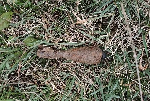 Житель Кубани копал огород и нашел в земле артиллерийский снаряд времен войны