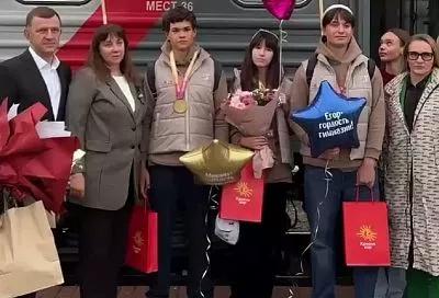 Мэр Краснодара Наумов встретил на вокзале призеров юношеского фестиваля БРИКС