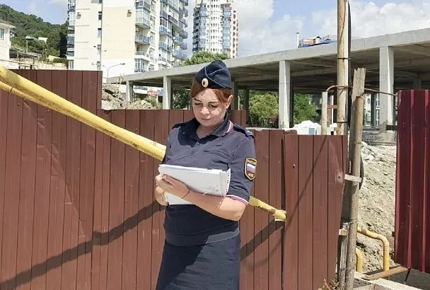 Приставы обязали жительницу Сочи снести дом-самострой