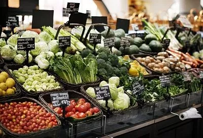Как не отравиться летом: советы Роспотребнадзора по выбору продуктов на рынках